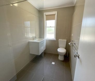 Three bedroom home in Fantastic Location! - Photo 2