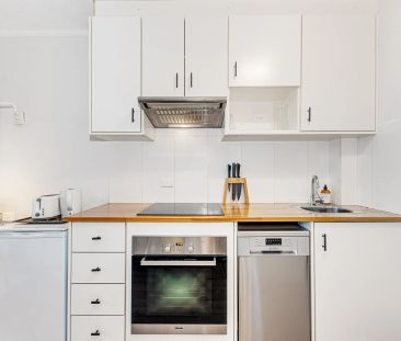 Fully-Furnished Studio Apartment in Heart of Lower North Shore - Photo 6