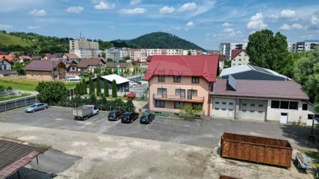 Vilă de închiriat în Zărnești – 9 camere, ideală ... - Fotografie 2