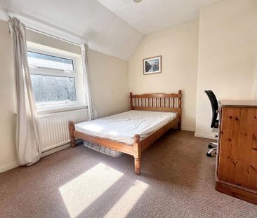 4 bedroom semi-detached house to rent - Photo 6