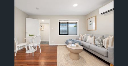 Modern Family Living with Room to Move - Photo 2