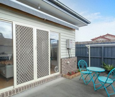 Stylish 1-Bedroom Unit with Private Courtyard in Reservoir - Photo 3