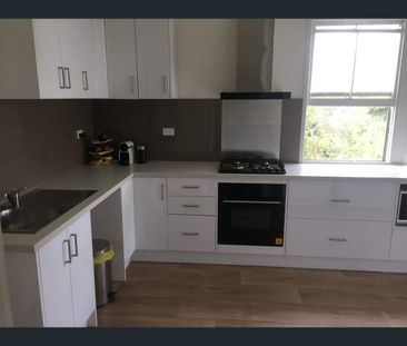 Ideal Avenue Position – Newly Renovated Flat - Photo 2