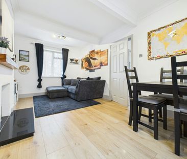 Semi-detached house to rent on - Photo 4