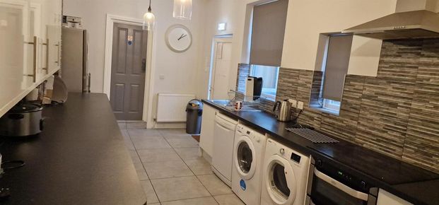 6 bedroom end of terrace house to rent - Photo 1