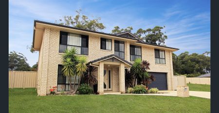 Huge family home - Perfect for dual living! - Photo 5