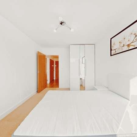 Blackwall Way, London, E14 - Photo 1