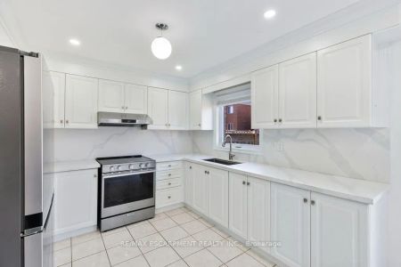 Detached Home For Lease | W9251835 - Photo 5