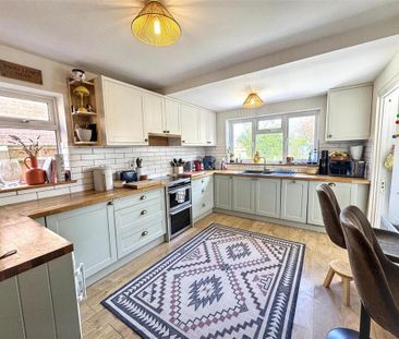 4 bedroom semi-detached house to rent - Photo 6