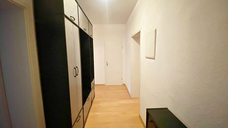 ***Schöne 2-Raum-Wohnung mit Balkon, Einbauküche und teilmöbliert*** - Photo 4