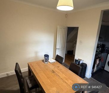 3 bedroom end of terrace house to rent - Photo 4
