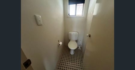 Spacious Family Home with Huge Yard & Shed - Photo 3