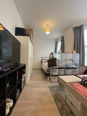Studio Flat, London, N22 - Photo 1