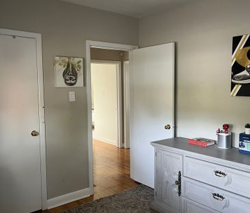 For Lease - 390 St. Augustine Drive, Oakville, Ontario - Photo 3