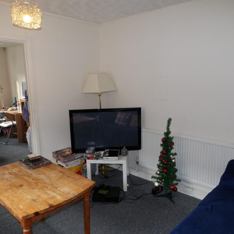 2 bedroom semi-detached house to rent - Photo 1