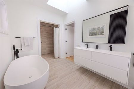 For Lease - 3279 Lakeshore Road, Burlington, Ontario - Photo 2