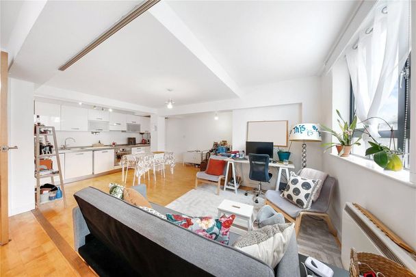 Studio to rent - Photo 1