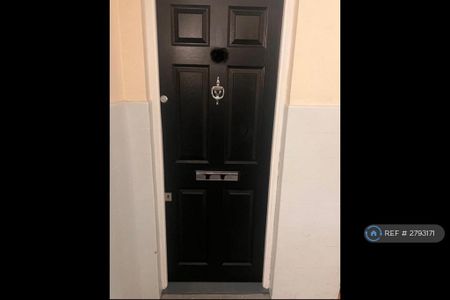 3 bedroom flat to rent - Photo 5