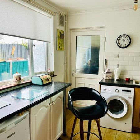 1 bedroom in a house share to rent - Photo 3