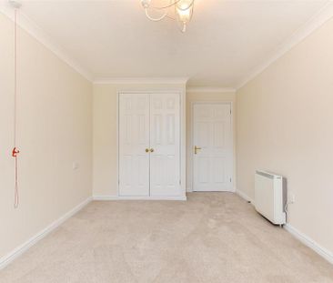 2 bedroom retirement property to rent - Photo 6