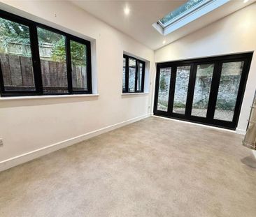 3 bedroom end of terrace house to rent - Photo 1