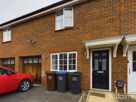 4 bedroom Coach House - Horsa Gardens, Hatfield - Photo 3