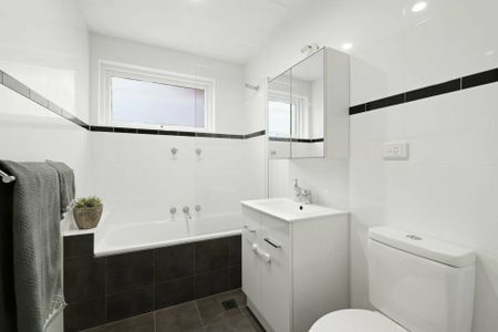 Beautiful 2 Bedroom Unit! - Photo 5