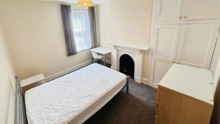 5 bedroom terraced house to rent - Photo 2