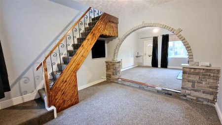 3 bedroom semi-detached house to rent - Photo 2