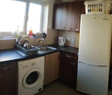 Room in a Shared House, Harts Lane, IG11 - Photo 4