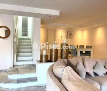 Casa adosada en alquiler en Urbanización Atalaya Río Verde - Foto 2