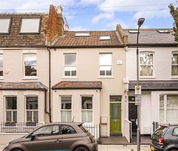 A classy four bedroom family home with excellent entertaining space. - Photo 4