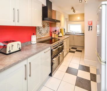 1 bedroom in a house share to rent - Photo 4
