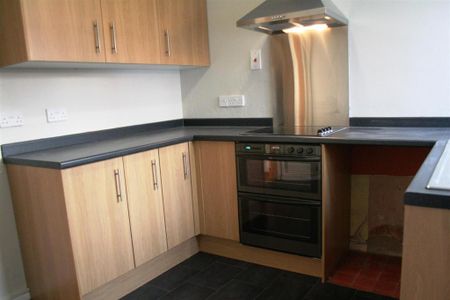 2 bedroom terraced house to rent - Photo 2