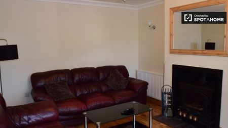 Twin bedroom in shared apartment in Clondalkin, Dublin - Photo 3