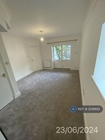 3 bedroom detached house to rent - Photo 3