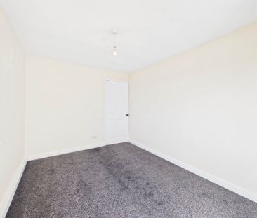 Price £950 pcm - Available Now - Unfurnished - Photo 6