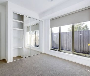 2/137 Market Road, Werribee - Photo 4