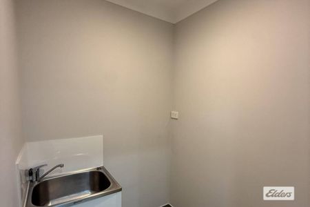 Spacious Townhouse in a Convenient Albion Park Location - Photo 3