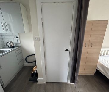Studio Flat, London, W2 - Photo 1
