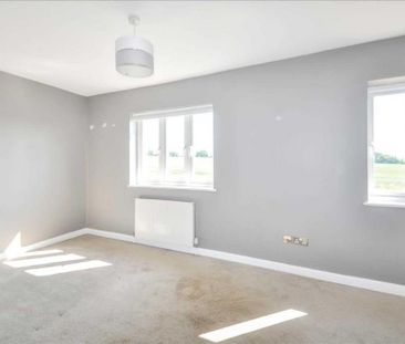 4 bedroom semi-detached house to rent - Photo 4