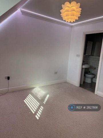 4 bedroom terraced house to rent - Photo 3