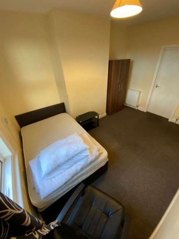 Conference Road, Armley, Leeds, LS12 - Photo 5