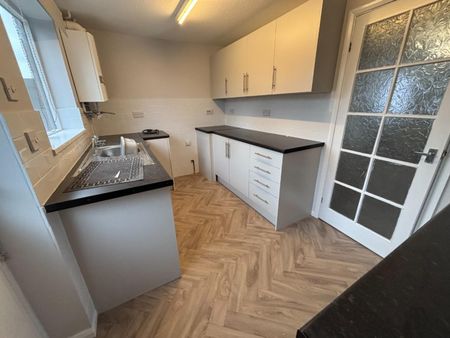 2 bedroom House To Let - Photo 4