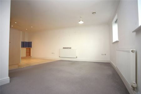 Brookbank Close, - Photo 2