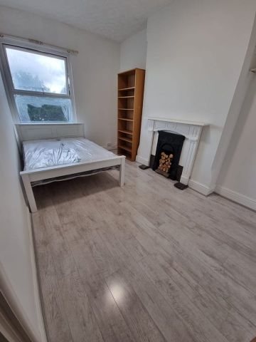 3 Bed Flat, Noel Street, NG7 - Photo 2