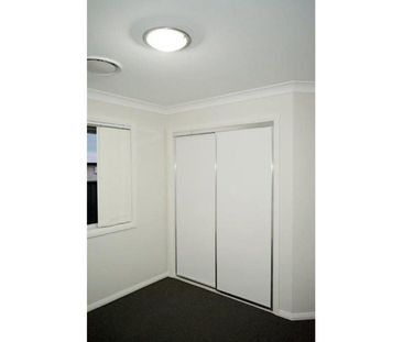 MODERN FAMILY HOME WITH SPACE & COMFORT - Photo 2