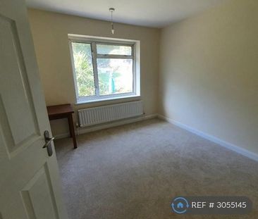 4 bedroom semi-detached house to rent - Photo 6