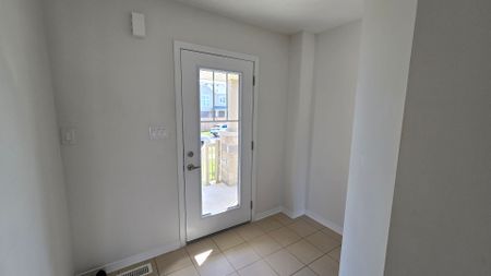 For Lease - 11 Armes Street, Hamilton, Ontario - Photo 5