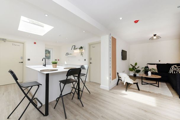 22 Forsythia Gardens, NG7 2LW, NOTTINGHAM - Photo 1